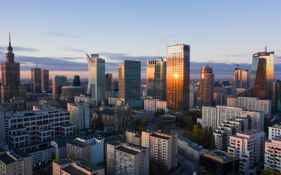 Zmiana czasu na letni 2026. W tym roku wcześniej przestawimy zegarki