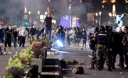 Covid-19 w Serbii. Protesty przeciw restrykcjom