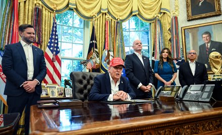 Poglądy przedstawicieli administracji Donalda Trumpa regularnie krytykują czołowi eksperci zajmujący