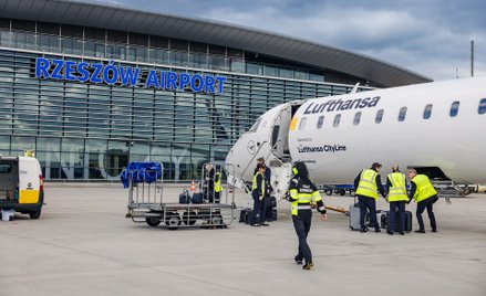 Pasażerowie z województwa podkarpackiego mogą korzystać z lotów oferowanych przez kilka linii lotnic