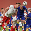 Polska - Andora. O piłkę walczy Krzysztof Piątek
