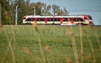 W połowie przyszłego roku ruszą dodatkowe połączenia kolejowe z Warszawy do Łodzi