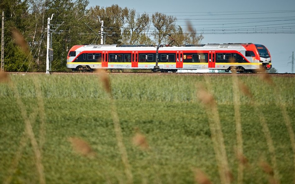 W połowie przyszłego roku ruszą dodatkowe połączenia kolejowe z Warszawy do Łodzi