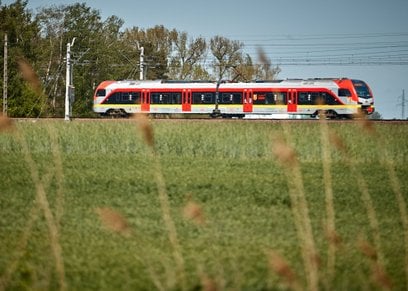 W połowie przyszłego roku ruszą dodatkowe połączenia kolejowe z Warszawy do Łodzi