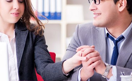 Romans z przełożonym w pracy to nie molestowanie