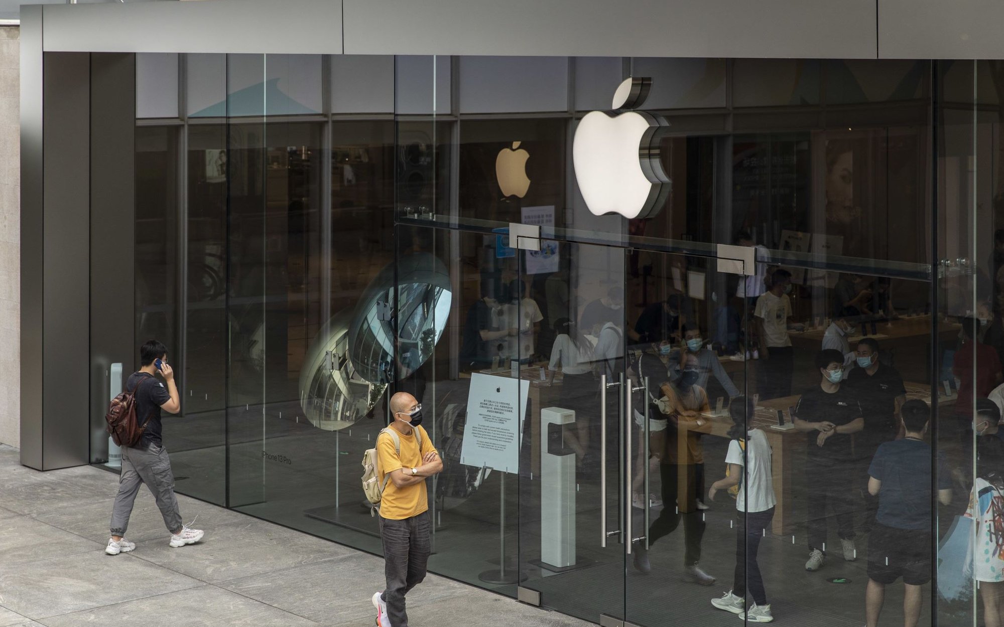 IPhone'y dwa razy droższe? Apple próbuje obejść cła Trumpa