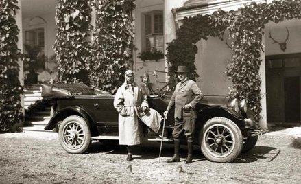 Artysta Wojciech Kossak w towarzystwie hrabiego Augusta Krasickiego, Lesko, lata 20.