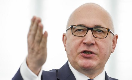 Brudziński: Zaszczepieni poza kolejnością z obozu władzy? Powinni wylecieć na zbity pysk