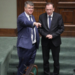 Minister spraw wewnętrznych i administracji Mariusz Kamiński (P) oraz sekretarz stanu w MSWiA Maciej