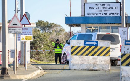 Wjazd do brytyjskiej bazy na Cyprze