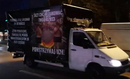 Sąd w Poznaniu uniewnnił mężczyznę blokującego ciężarówkę z hasłami anty-LGBT