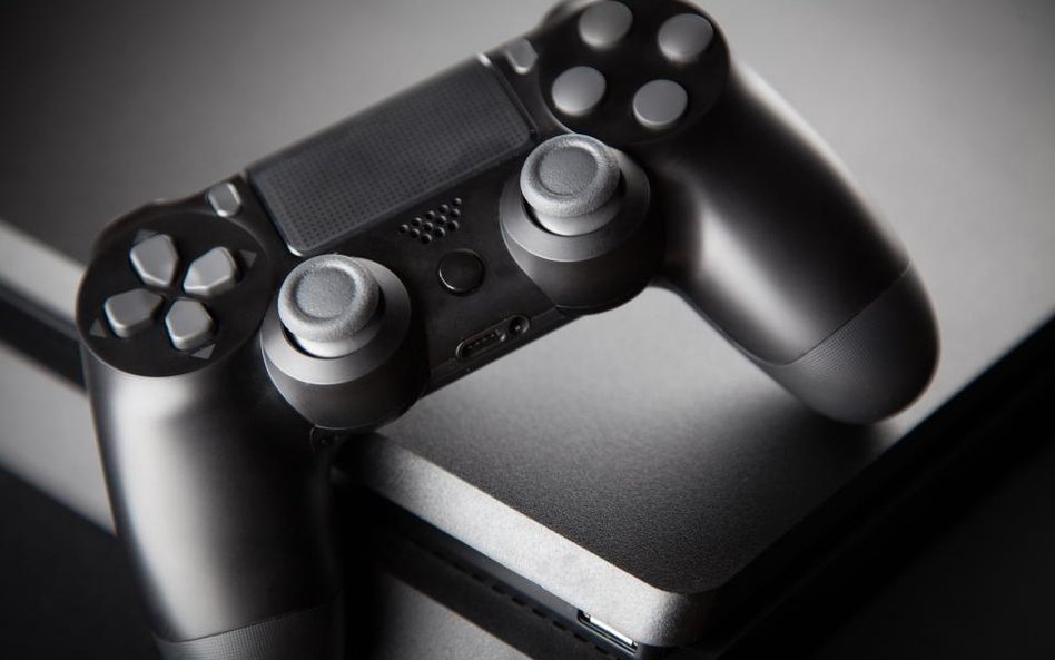 Między PlayStation a prawami podstawowymi - komentuje Tomasz Pietryga