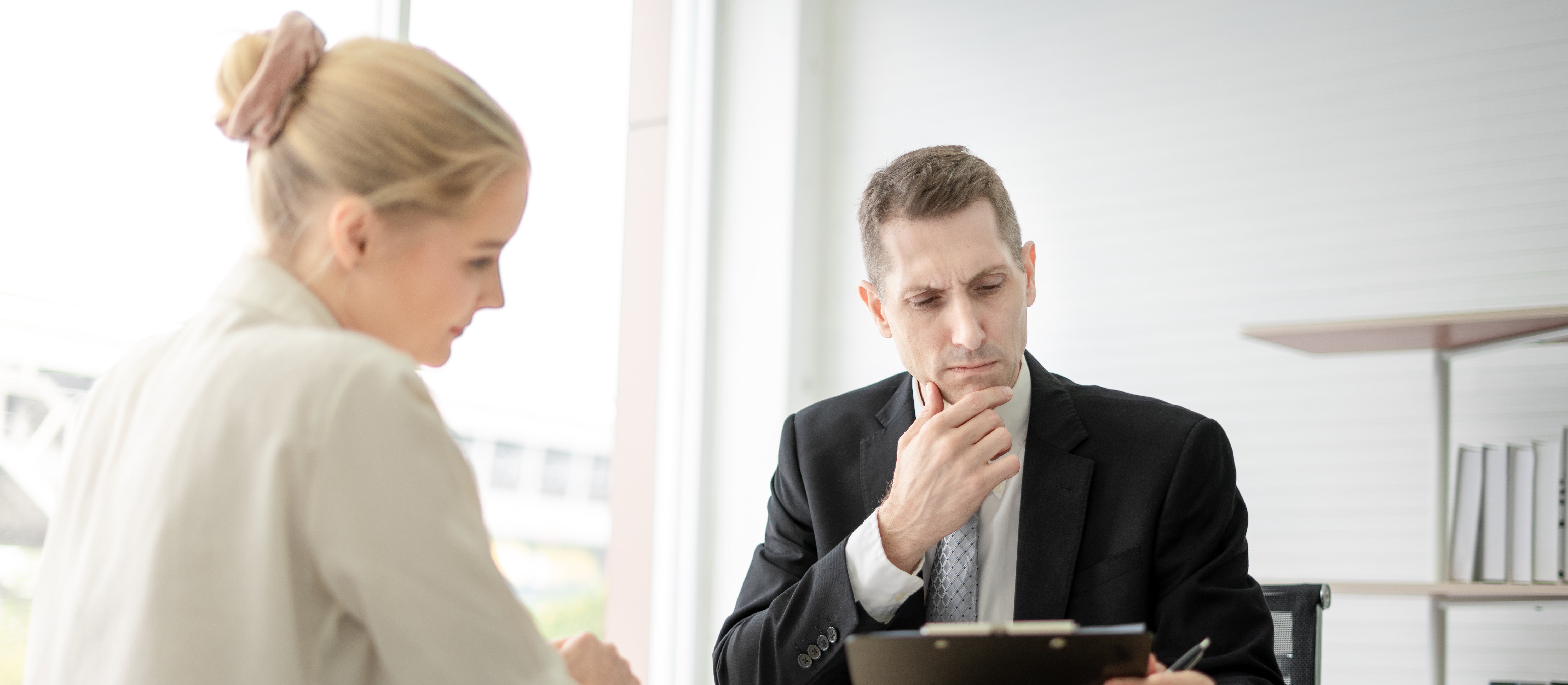 Informowanie szefa o swoich dolegliwościach i samopoczuciu to nie oznaka słabości