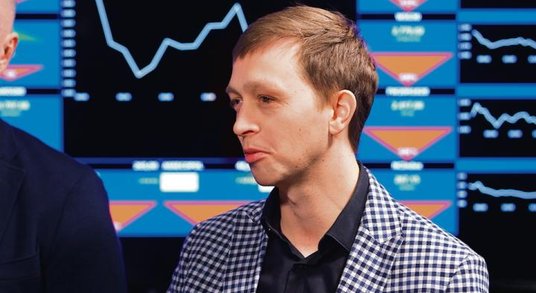 Szczepan Bentyn youtuber, współautor książki „Kryptowaluty”