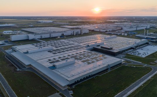 Mercedes-Benz rozbudowuje fabrykę w Kecskemét na Węgrzech i rozpoczyna tam produkcję nowej, elektryc