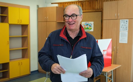 Wybory samorządowe 2024. Wicemarszałek Sejmu Włodzimierz Czarzasty głosuje w Warszawie.