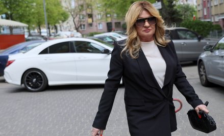 Beata Kozidrak przed siedzibą Sądu Rejonowego Warszawa-Mokotów