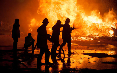 Dlaczego służby nie ostrzegły o możliwym skażeniu w czasie pożaru w Chorzowie?