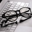 Niezbędnik przedsiębiorcy:  okulary dla pracowników * benefity dla samozatrudnionych * kasy i termin