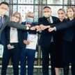 Szymon Hołownia (z lewej) może nie mieć spójnego programu. Ale do jego Polski 2050 nie jest wstyd uc