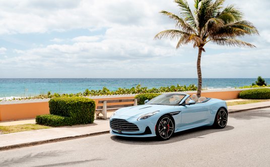 Aston Martin DB12 Volante