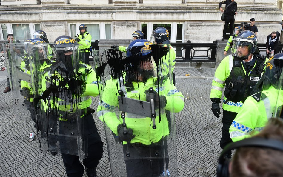 Zamieszki w Liverpoolu. Po sobotnich wydarzeniach policja zatrzymała tam co najmniej kilkanaście osó