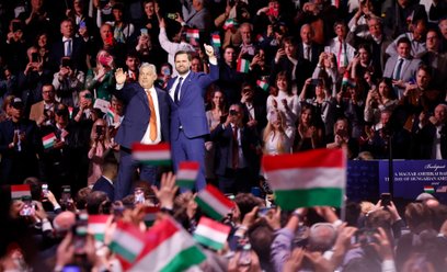 Viktor Orbán, premier Węgier, i wiceprezydent USA JD Vance na wiecu przedwyborczym w Budapeszcie