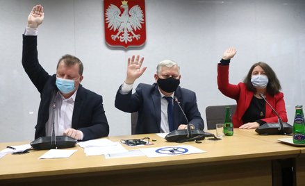 Członkowie sejmowej Komisji Kultury i Środków Przekazu Piotr Babinetz, Marek Suski i Joanna Lichocka