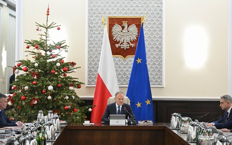 Premier Donald Tusk przed rozpoczęciem posiedzenia rządu