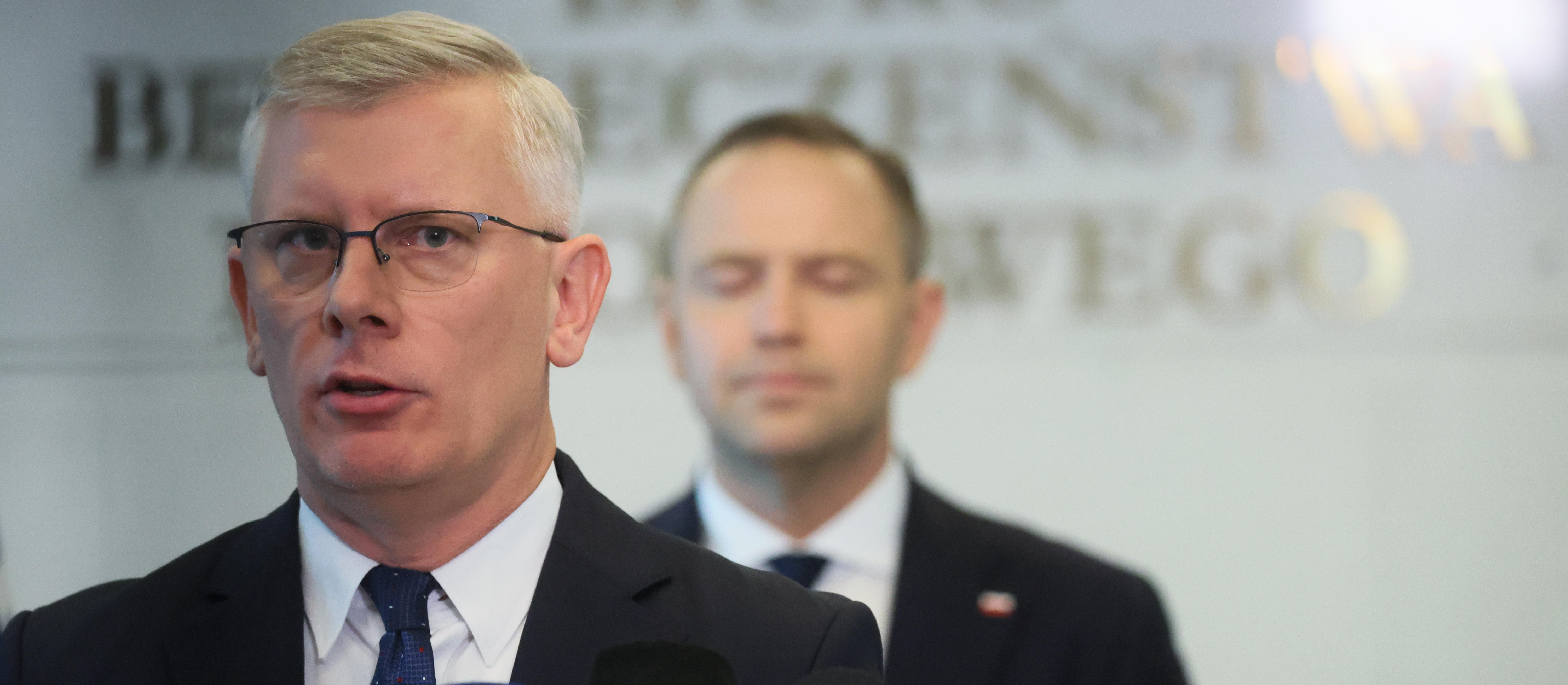 Certyfikat dla szefa BBN za ambasadorów? Rząd jest gotów na grę z prezydentem