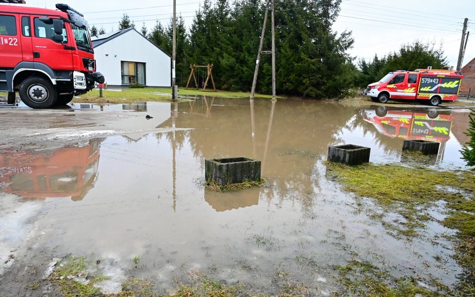Służby szykują się na nadciągające ulewy. „Wszystkie jednostki w gotowości”