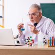 Internetowe kursy z chemii zwolnione z VAT - wyrok WSA