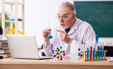 Internetowe kursy z chemii zwolnione z VAT - wyrok WSA