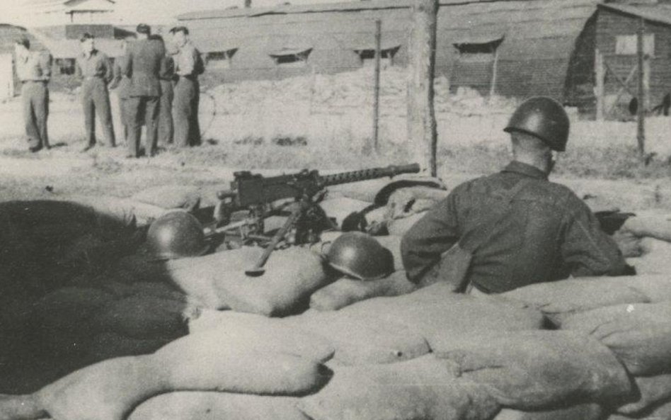 Grupa inspektorów w Faegn, Korea, 1954