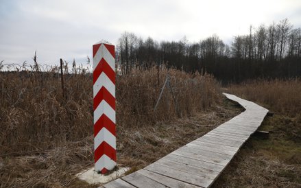 Pas graniczny między Polską a Białorusią w miejscowości Świsłoczany