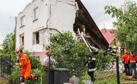 Przez kilkanaście godzin trwała akcja ratunkowa po wybuchu gazu w Chodlu. W nocy strażacy wyciągnęli