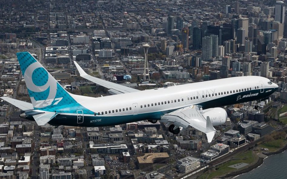 Samolot Boeinga B737 MAX-9 z pozwoleniem