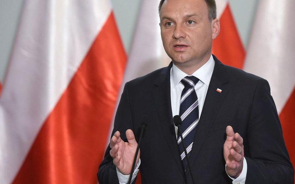 Kandydat PiS na prezydenta - Andrzej Duda, podczas konferencji prasowej po wystąpieniu szefa MSZ Grz