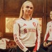 Adidas chwali się podpisaniem nowej umowy sponsorskiej z angielskim klubem piłkarskim FC Liverpool. 