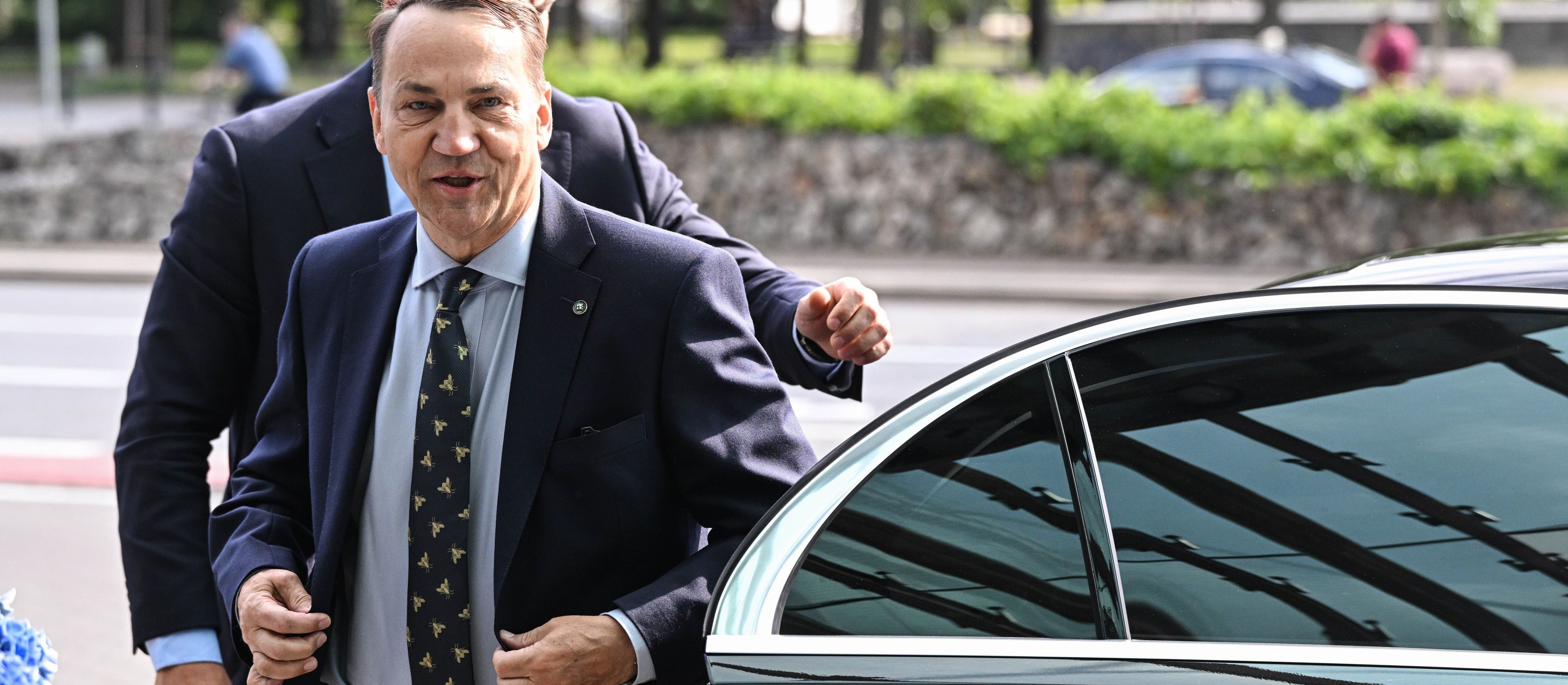 „Pokażemy kilkadziesiąt donacji dla Ukrainy od rządu PiS”. Radosław Sikorski mówi o „geopolityce gówniarstwa”