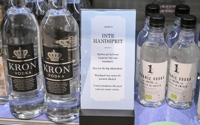 Szwecja: Sklepy ostrzegają, by nie dezynfekować wódką