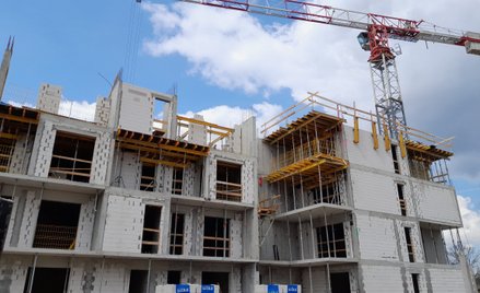 W lutym produkcja mieszkań odbiła po styczniowym dołku, ale pozostaje na niskim historycznie poziomi