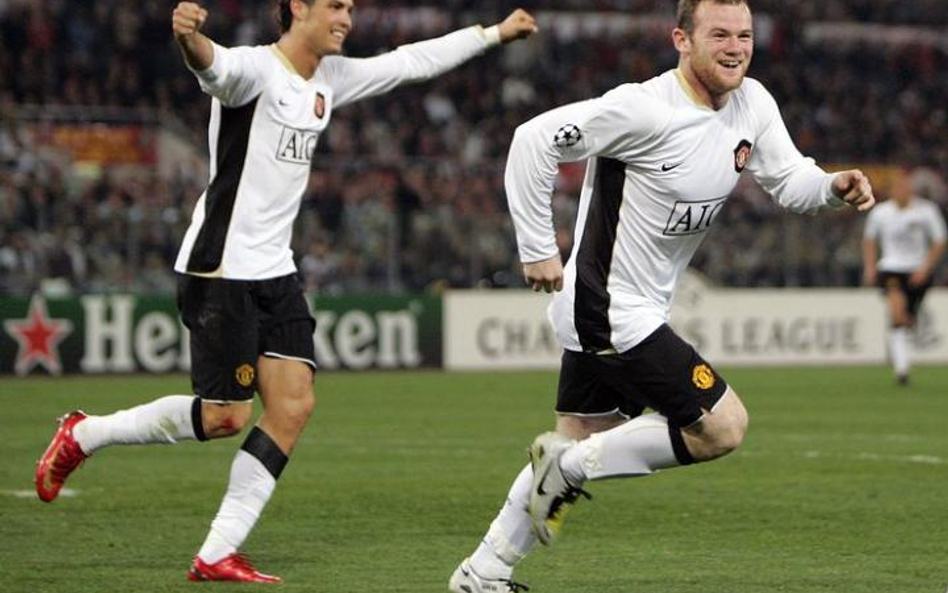 Manchester United w ćwierćfinale nie dał szans Romie. Na zdjęciu Wayne Rooney i Cristiano Ronaldo ci