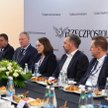 Uczestnicy Śniadania z „Rzeczpospolitą” podczas Forum Ekonomicznego w Karpaczu.