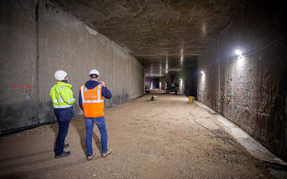 Perspektywa tunelu w stanie surowym robi wrażenie