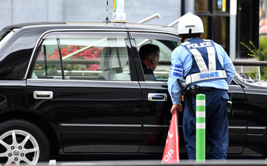 Japonia: Zatrzymano nożownika. Policjant w stanie krytycznym