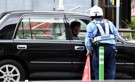 Japonia: Zatrzymano nożownika. Policjant w stanie krytycznym