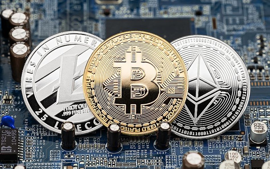Skarbówka każe płacić podatek za handel bitcoinami
