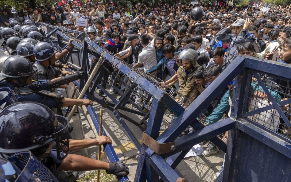 W Nepalu doszło do gwałtownych protestów po zablokowaniu dostępu do mediów społecznościowych
