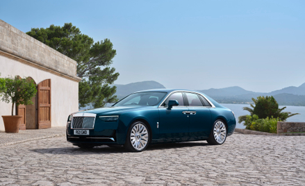 Nowy Ghost Series II to najmniejszy samochód w ofercie Rolls-Royce'a.